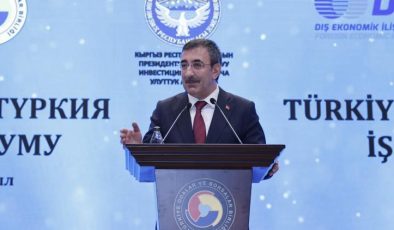 Cumhurbaşkanı Yardımcısı Yılmaz: OVP’deki yüzde 4.4 büyümeye rahatlıkla ulaşabileceğini düşünüyoruz