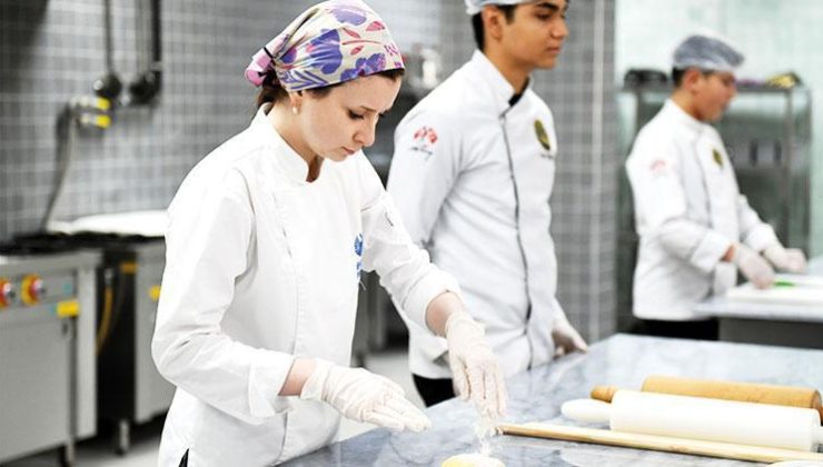 Gençlere mutfakta gelecek sunan proje