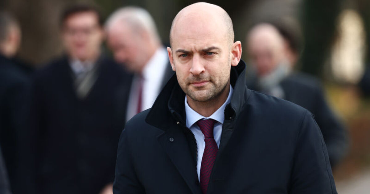 Fransa Grönland’a asker göndermeyi tartışıyor