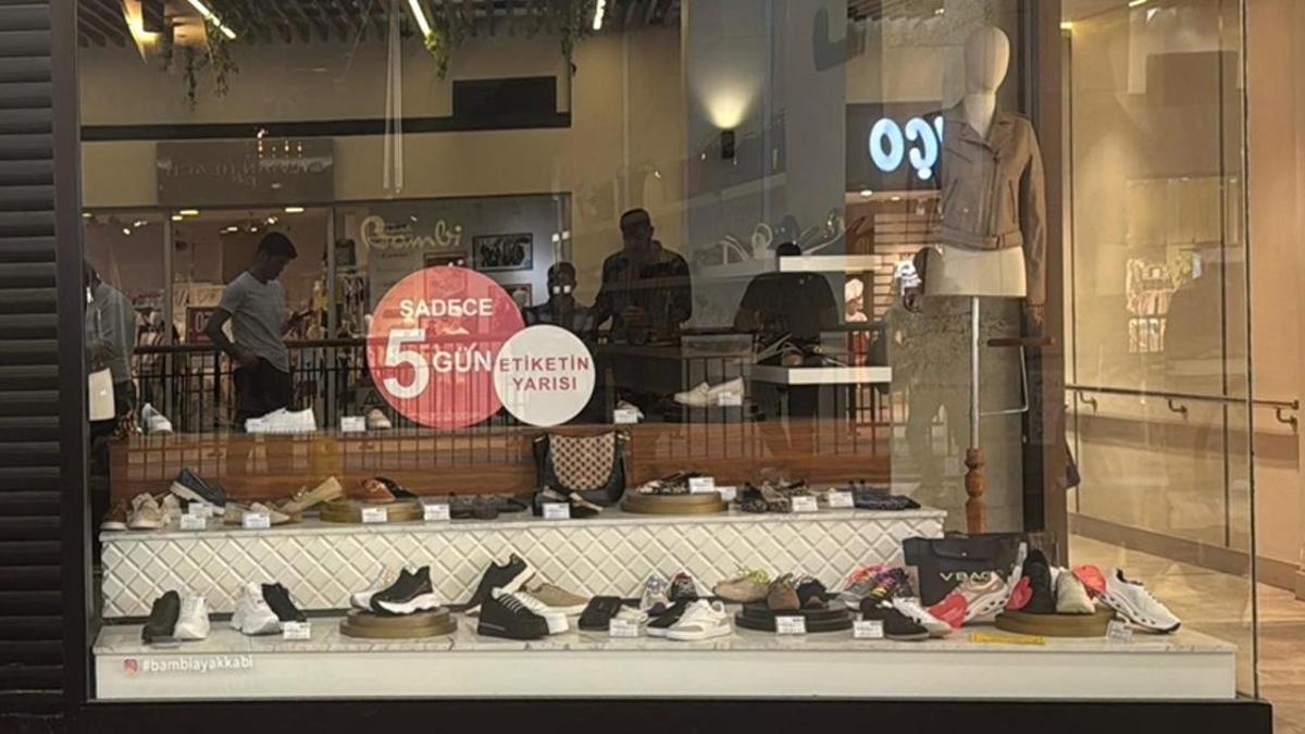 Mersin’de mağaza tavanı çöktü: Yaralılar var